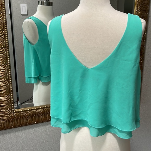 Signature8 Light Green Cropped Tank Top - Picture 2 of 8